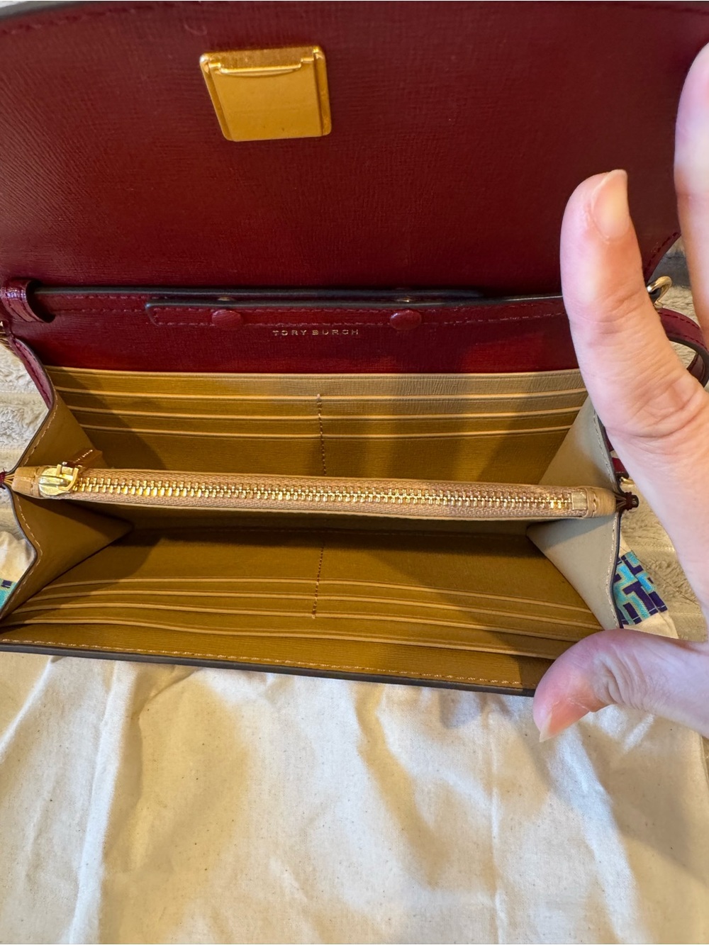 Tory Burch Red Leather Chain-Trim Clutch with Gold Logo - Picture 3 of 7